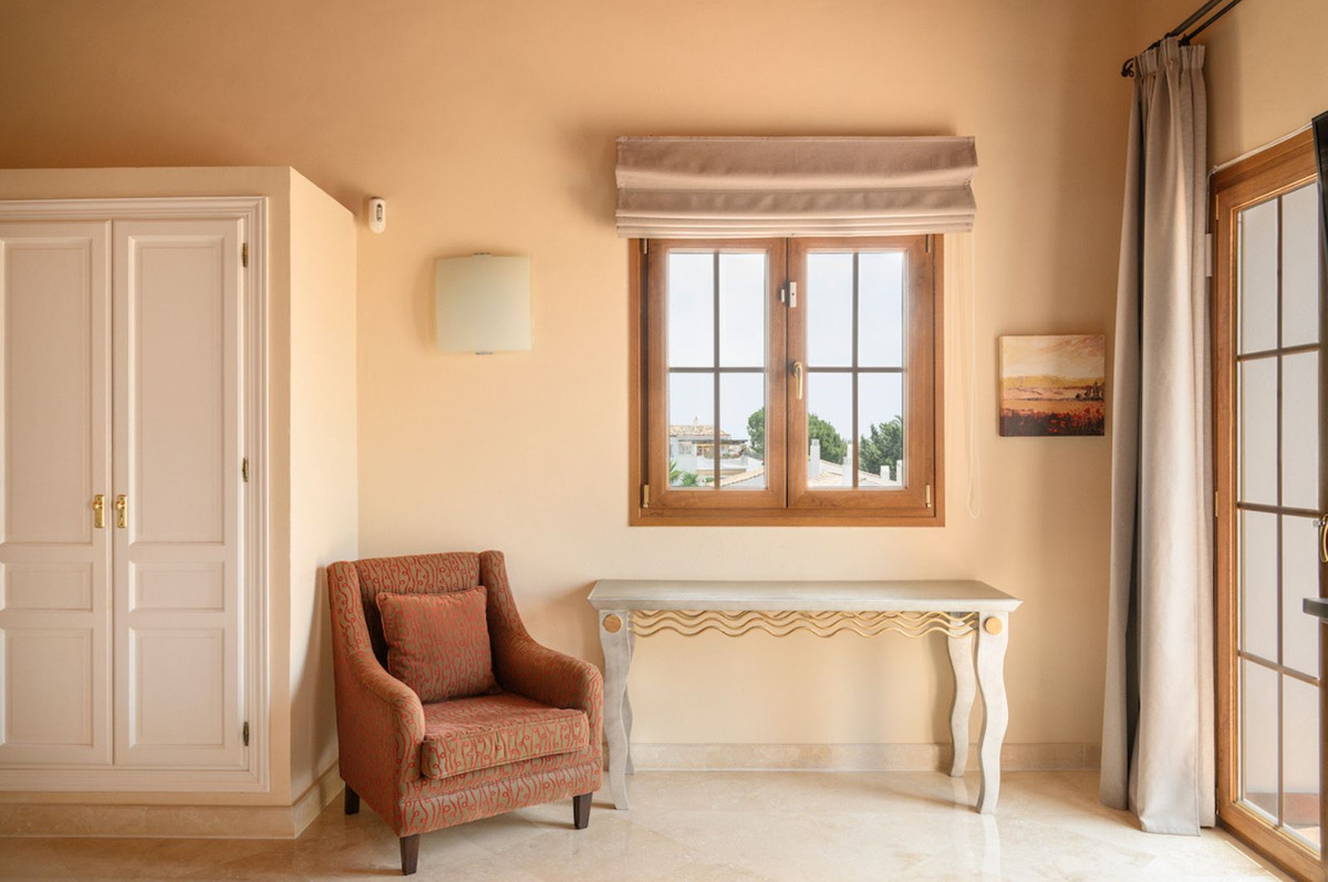 5 Bed Townhouse for sale in El Paraiso Costa Del Sol, Málaga, Spain