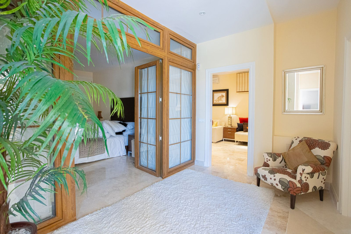 5 Bed Townhouse for sale in El Paraiso Costa Del Sol, Málaga, Spain