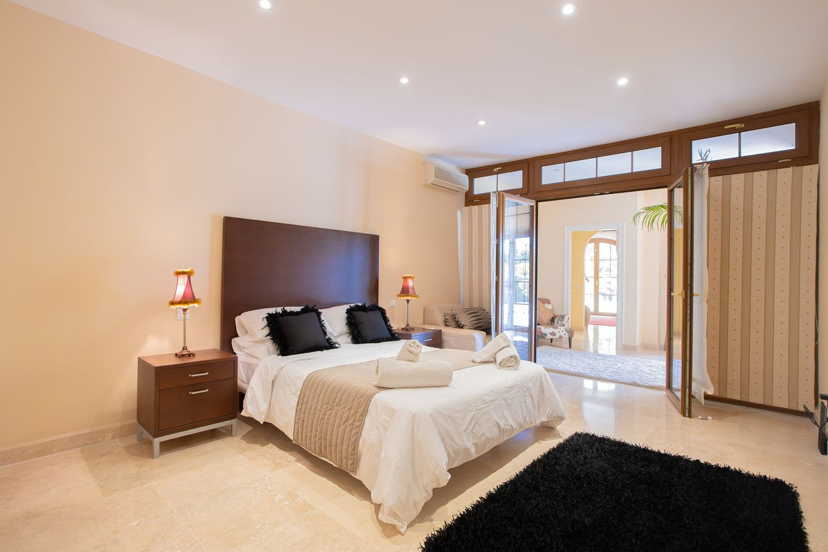 5 Bed Townhouse for sale in El Paraiso Costa Del Sol, Málaga, Spain