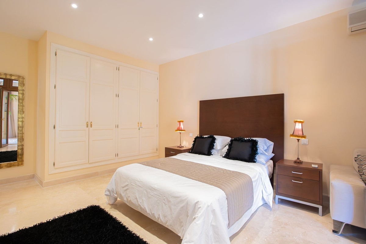 5 Bed Townhouse for sale in El Paraiso Costa Del Sol, Málaga, Spain