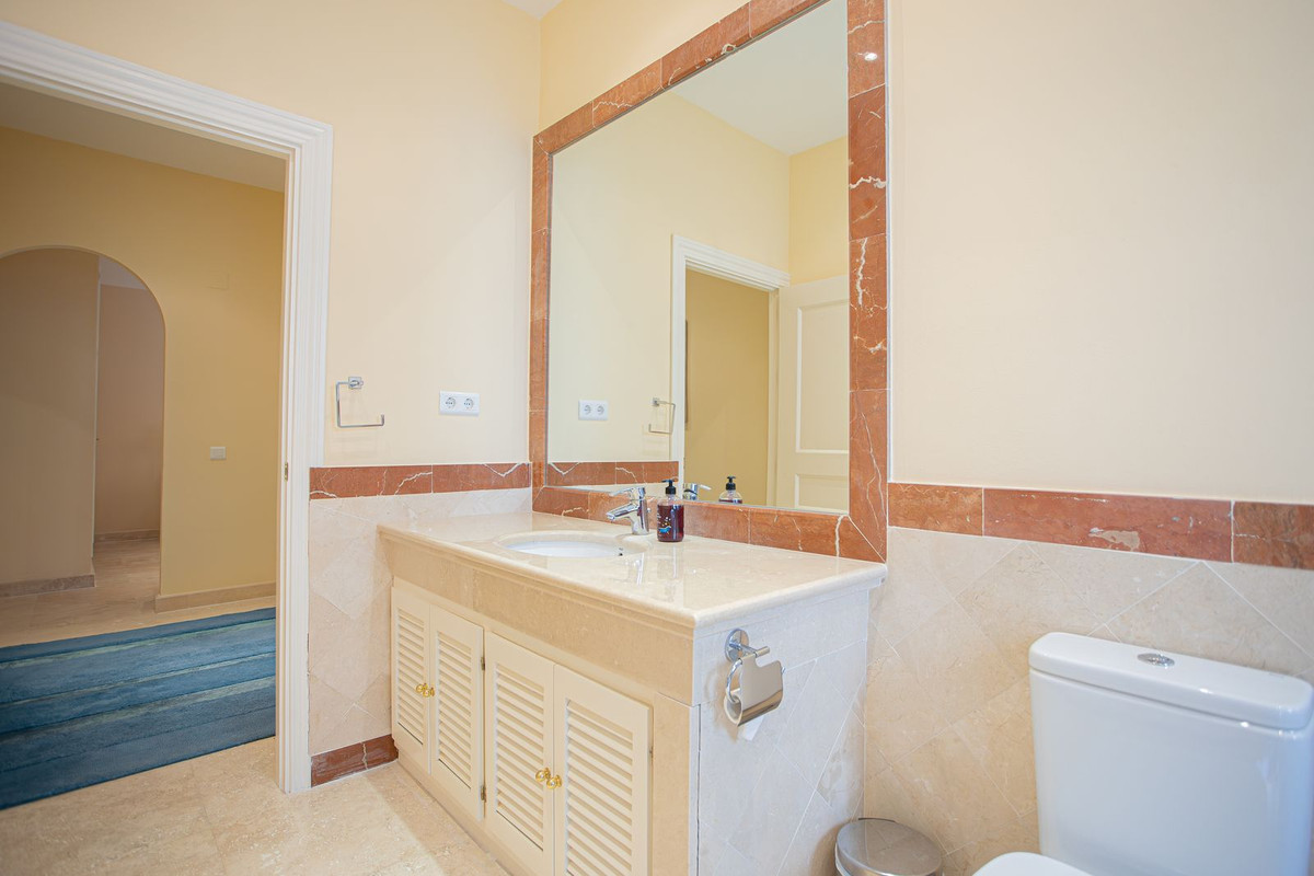 5 Bed Townhouse for sale in El Paraiso Costa Del Sol, Málaga, Spain
