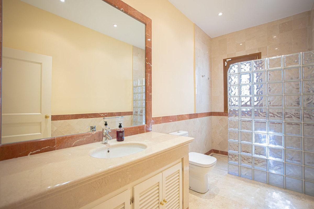 5 Bed Townhouse for sale in El Paraiso Costa Del Sol, Málaga, Spain