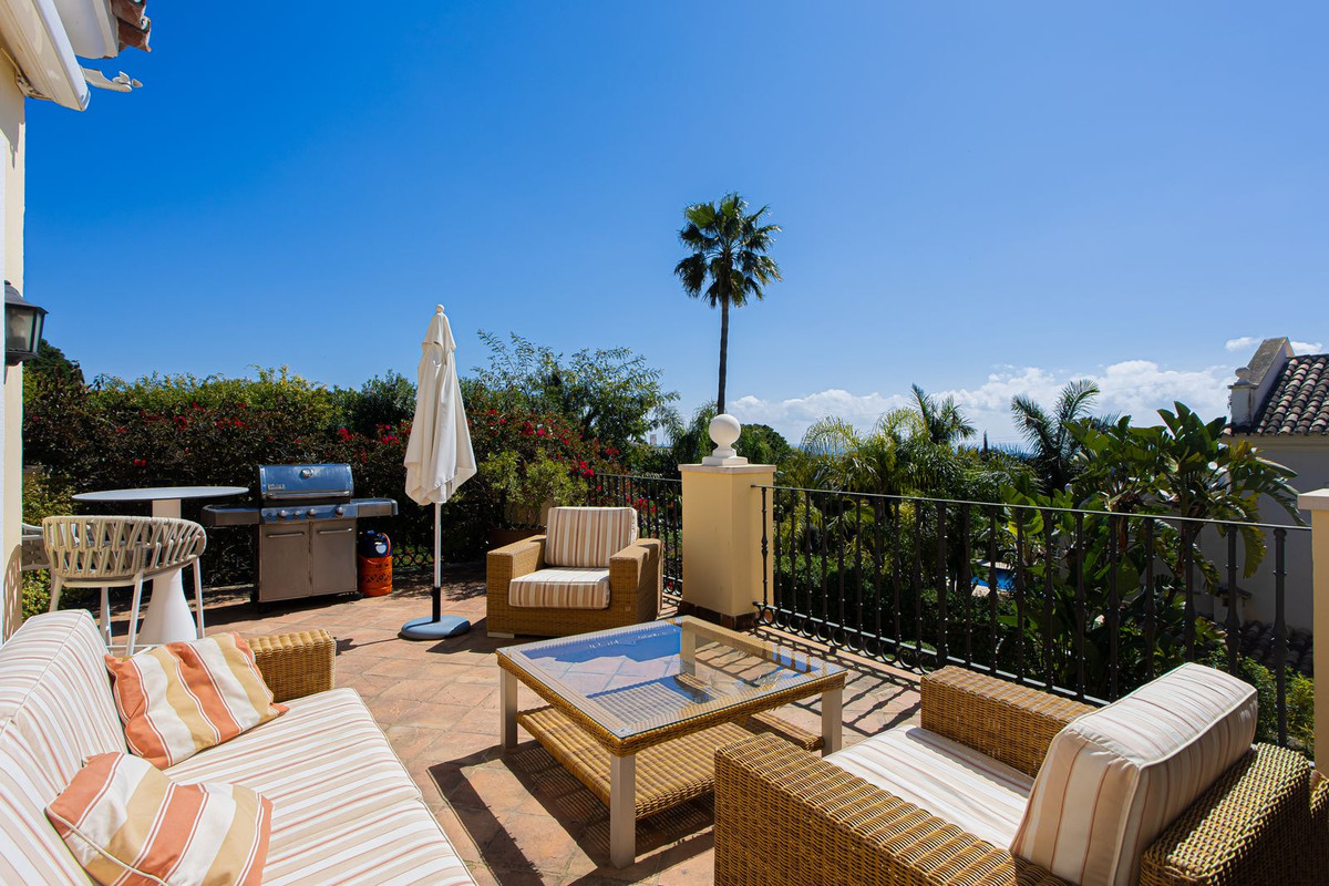 5 Bed Townhouse for sale in El Paraiso Costa Del Sol, Málaga, Spain