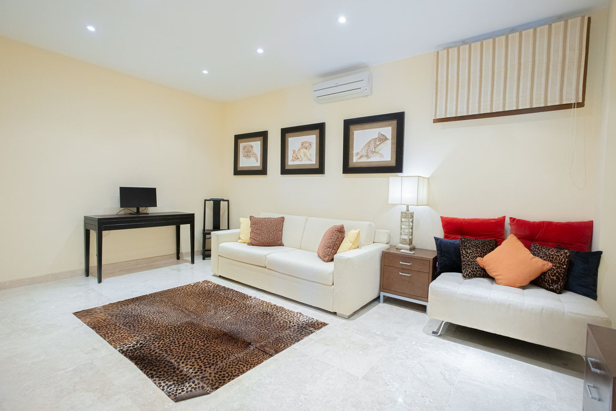 5 Bed Townhouse for sale in El Paraiso Costa Del Sol, Málaga, Spain