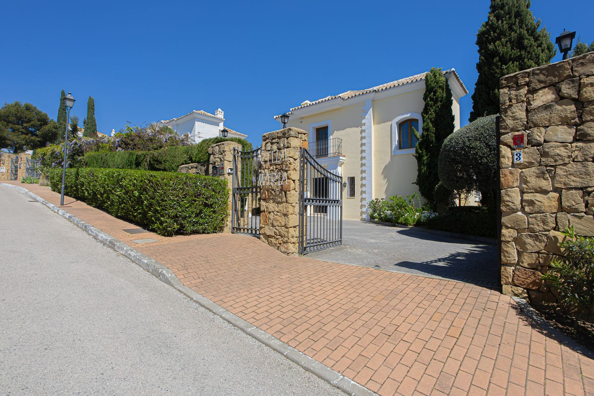 5 Bed Townhouse for sale in El Paraiso Costa Del Sol, Málaga, Spain