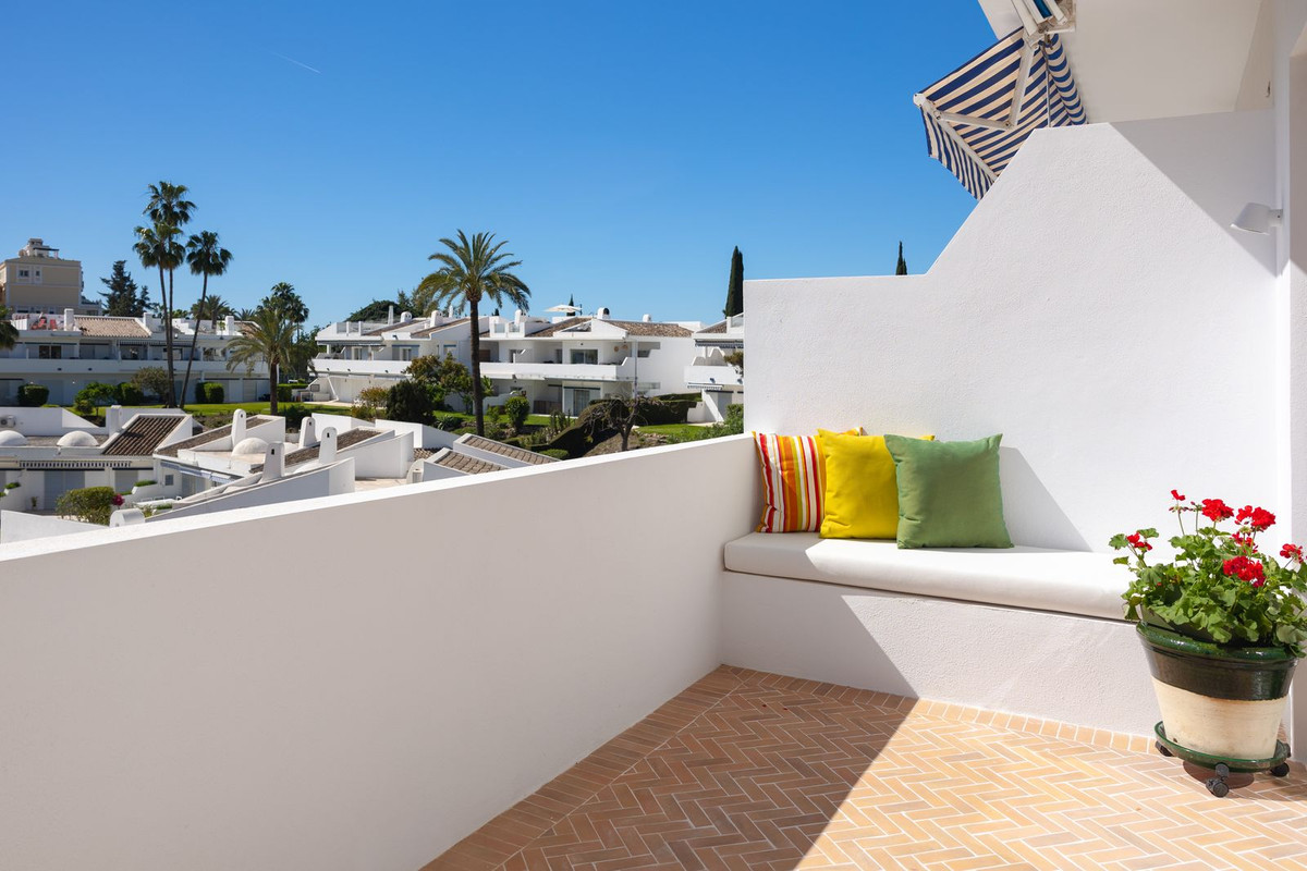 2 Bed Apartment for sale in Nueva Andalucía Costa Del Sol, Málaga, Spain