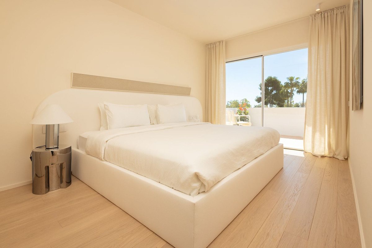 2 Bed Apartment for sale in Nueva Andalucía Costa Del Sol, Málaga, Spain