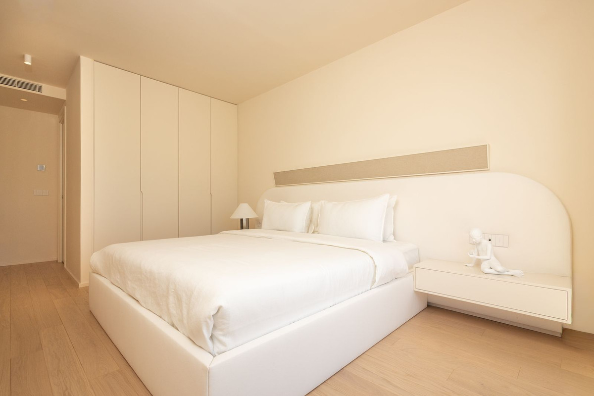 2 Bed Apartment for sale in Nueva Andalucía Costa Del Sol, Málaga, Spain