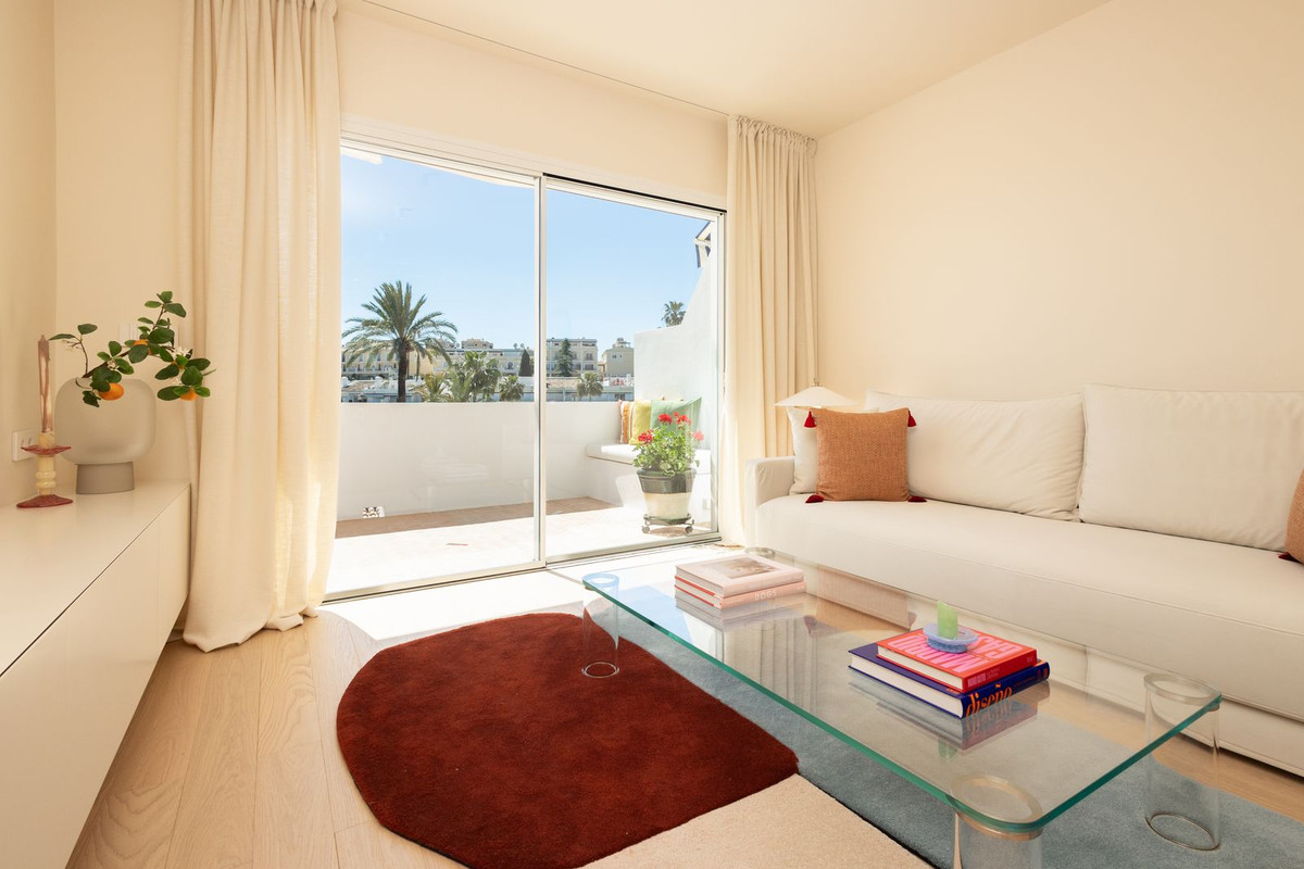 2 Bed Apartment for sale in Nueva Andalucía Costa Del Sol, Málaga, Spain