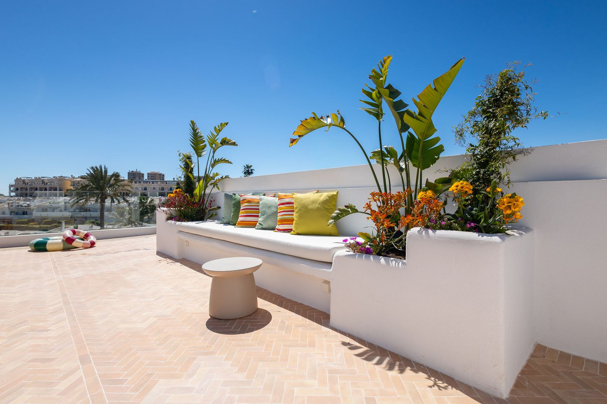 2 Bed Apartment for sale in Nueva Andalucía Costa Del Sol, Málaga, Spain