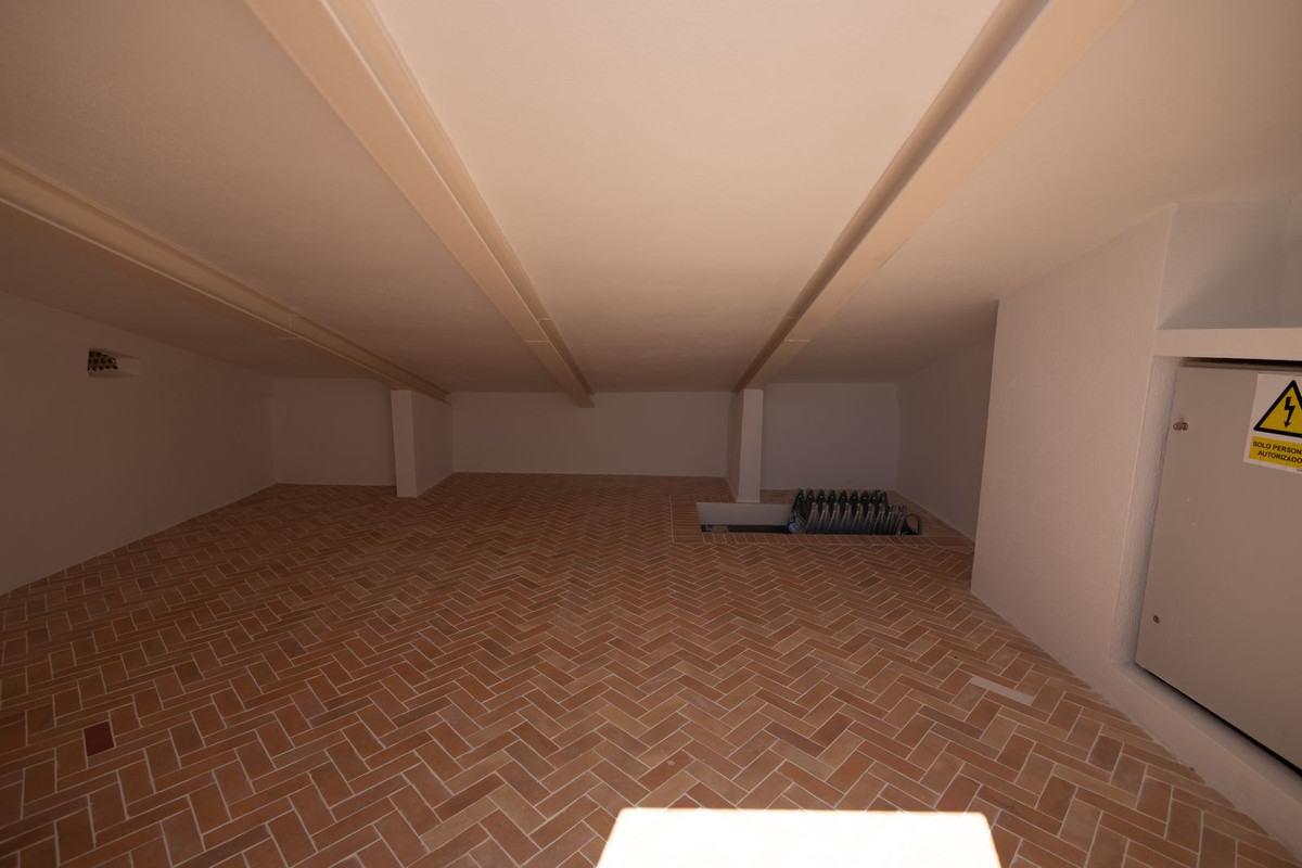 2 Bed Apartment for sale in Nueva Andalucía Costa Del Sol, Málaga, Spain