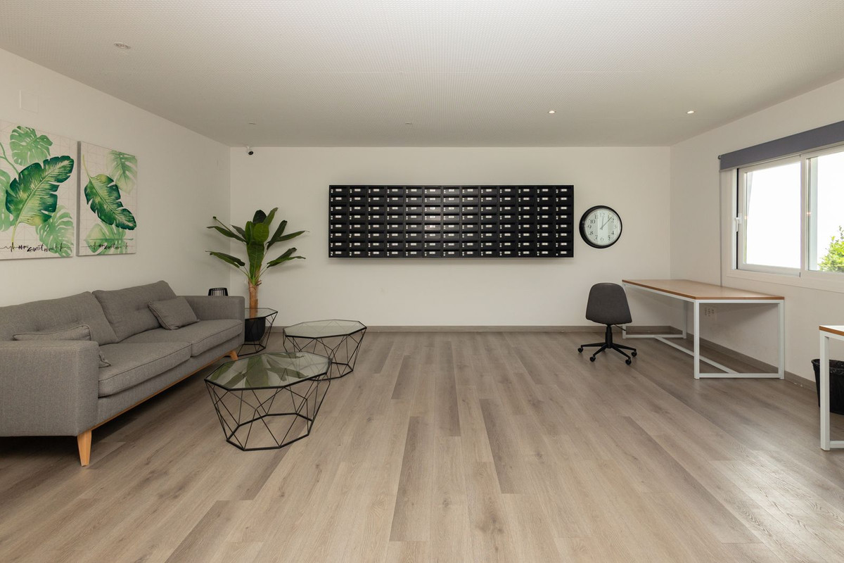 2 Bed Apartment for sale in Nueva Andalucía Costa Del Sol, Málaga, Spain