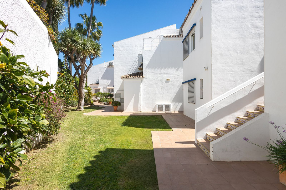 2 Bed Apartment for sale in Nueva Andalucía Costa Del Sol, Málaga, Spain