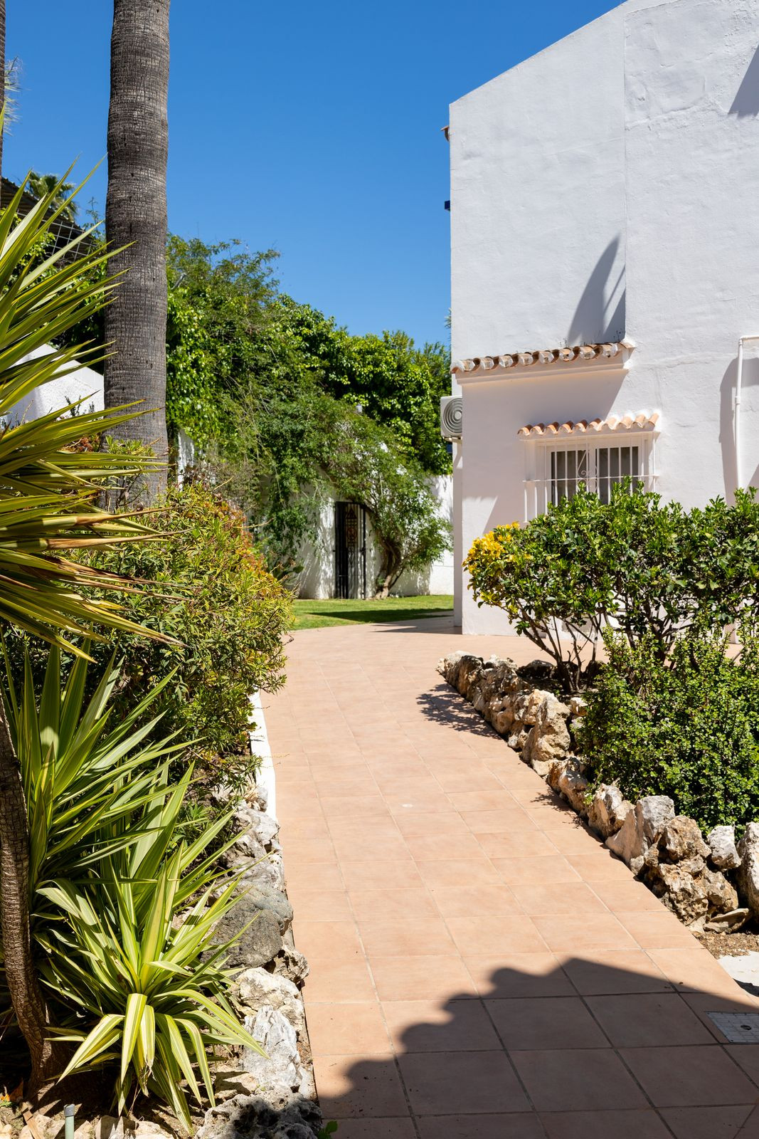 2 Bed Apartment for sale in Nueva Andalucía Costa Del Sol, Málaga, Spain