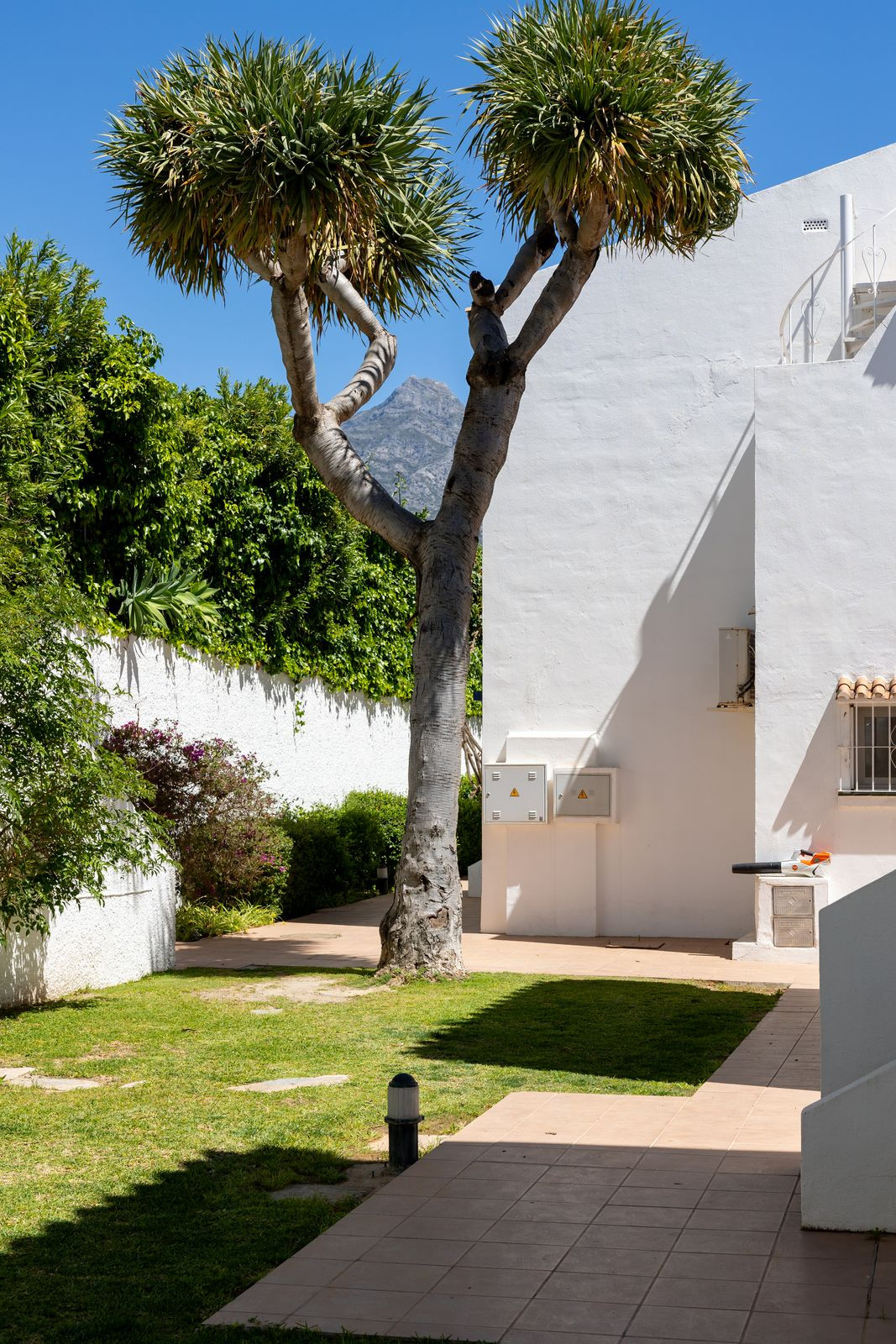 2 Bed Apartment for sale in Nueva Andalucía Costa Del Sol, Málaga, Spain
