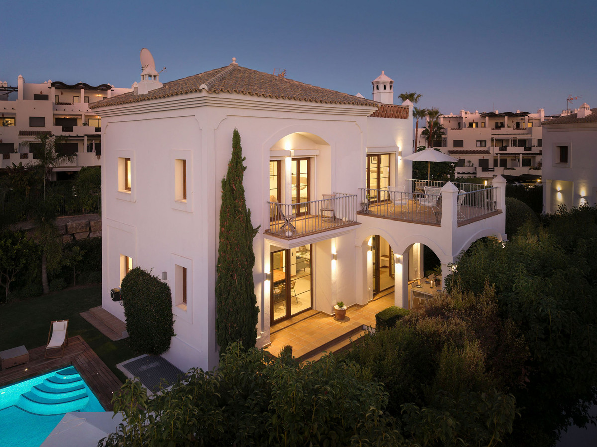 4 Bed Townhouse for sale in Estepona Costa Del Sol, Málaga, Spain