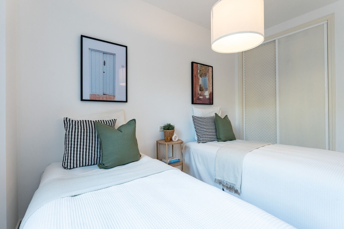 Se vende Apartamento Planta Baja de 3 dormitorios en Costa Del Sol, Málaga, España