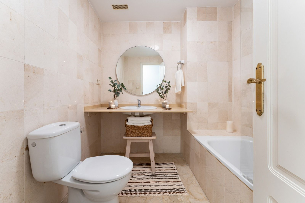 Se vende Apartamento Planta Baja de 3 dormitorios en Costa Del Sol, Málaga, España