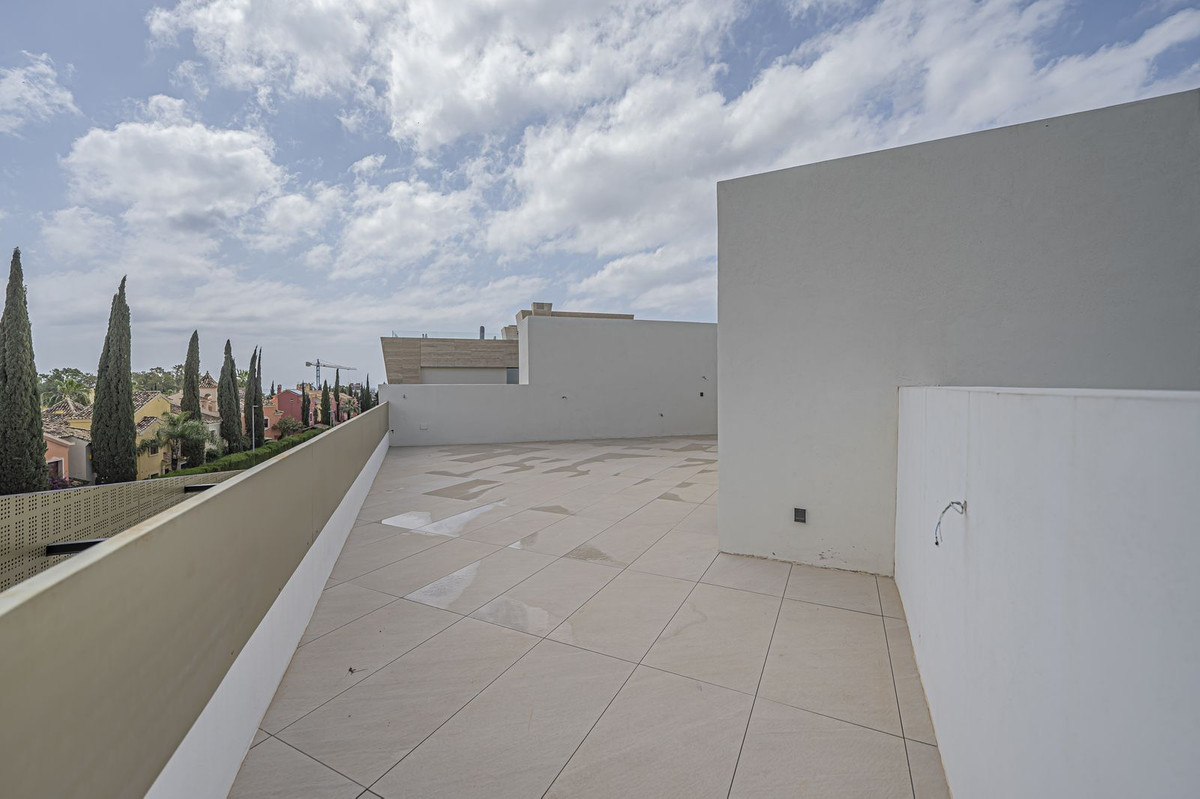 1 Bed Apartment for sale in The Golden Mile Costa Del Sol, Málaga, Spain