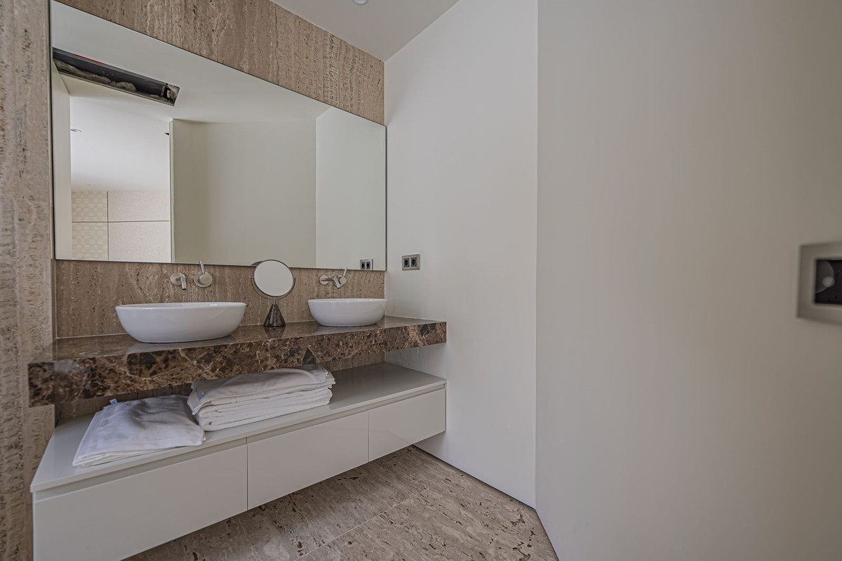 1 Bed Apartment for sale in The Golden Mile Costa Del Sol, Málaga, Spain