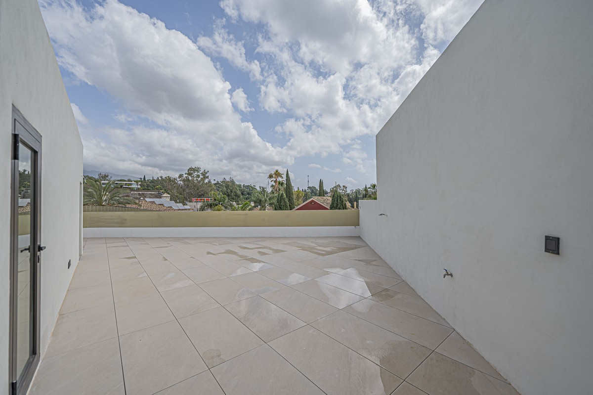 1 Bed Apartment for sale in The Golden Mile Costa Del Sol, Málaga, Spain