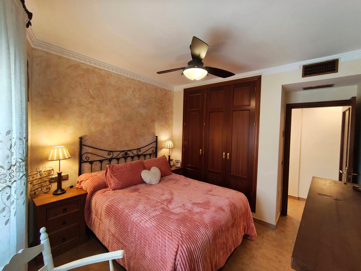 4 Bed Apartment for sale in Estepona Costa Del Sol, Málaga, Spain