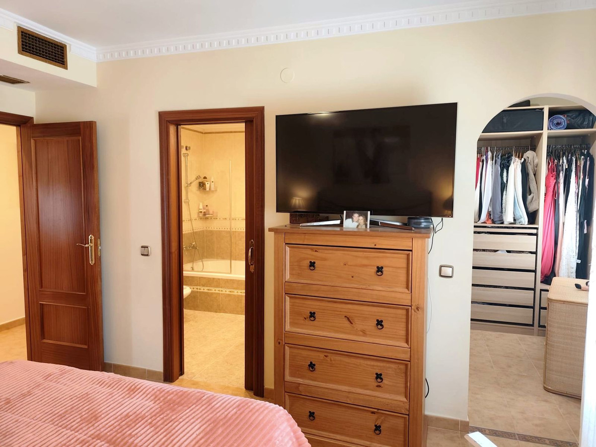 4 Bed Apartment for sale in Estepona Costa Del Sol, Málaga, Spain