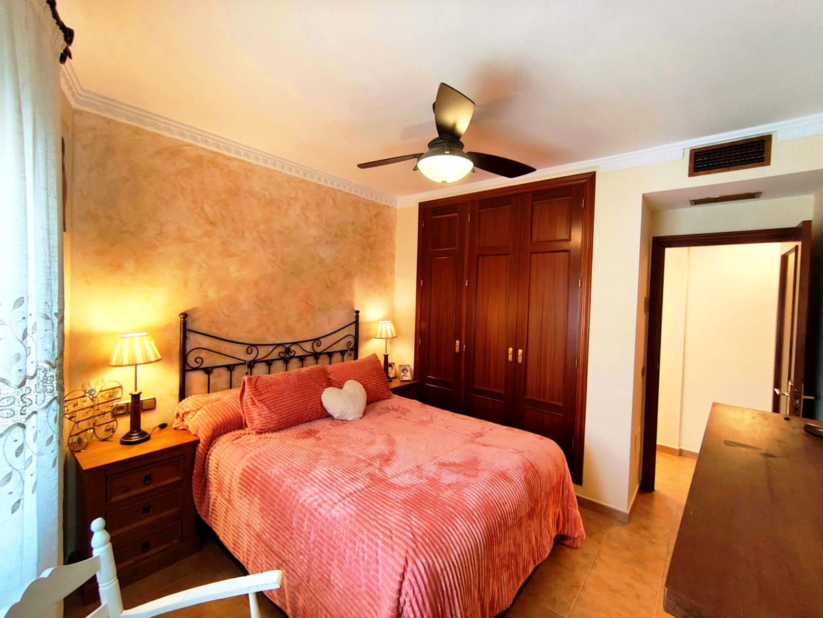 4 Bed Apartment for sale in Estepona Costa Del Sol, Málaga, Spain