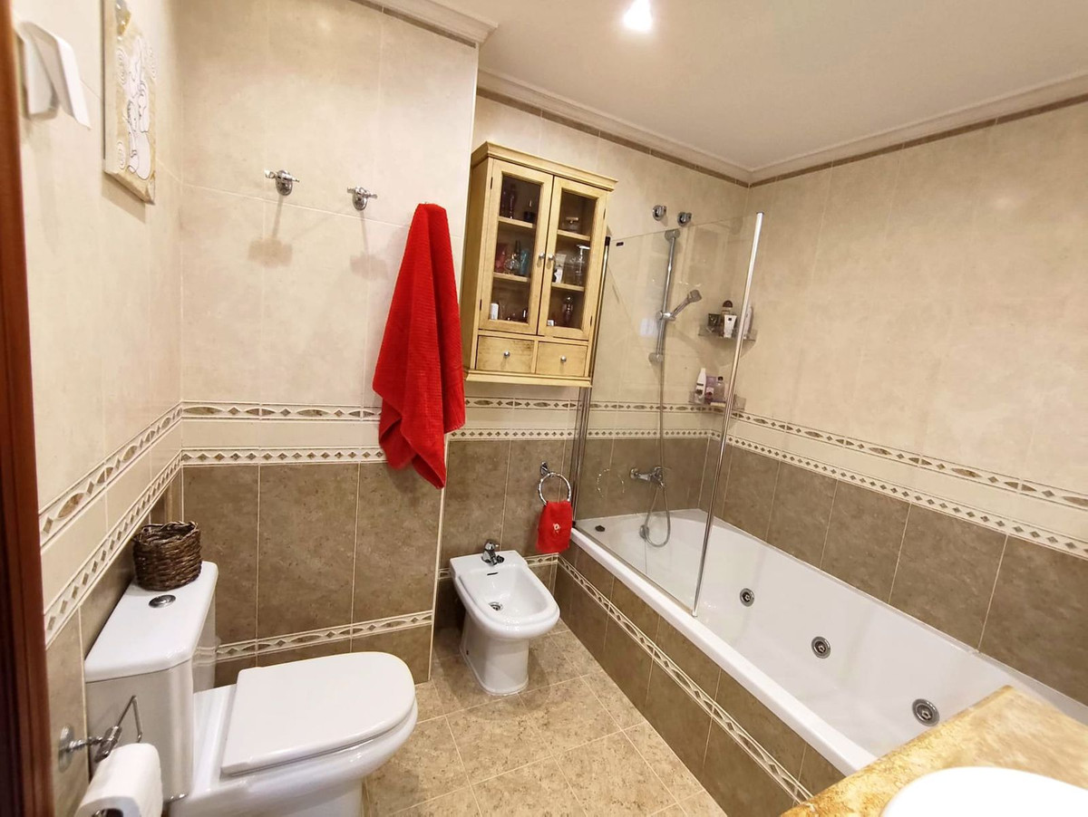 4 Bed Apartment for sale in Estepona Costa Del Sol, Málaga, Spain