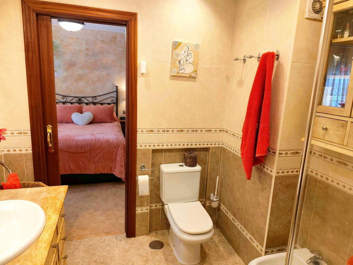 4 Bed Apartment for sale in Estepona Costa Del Sol, Málaga, Spain