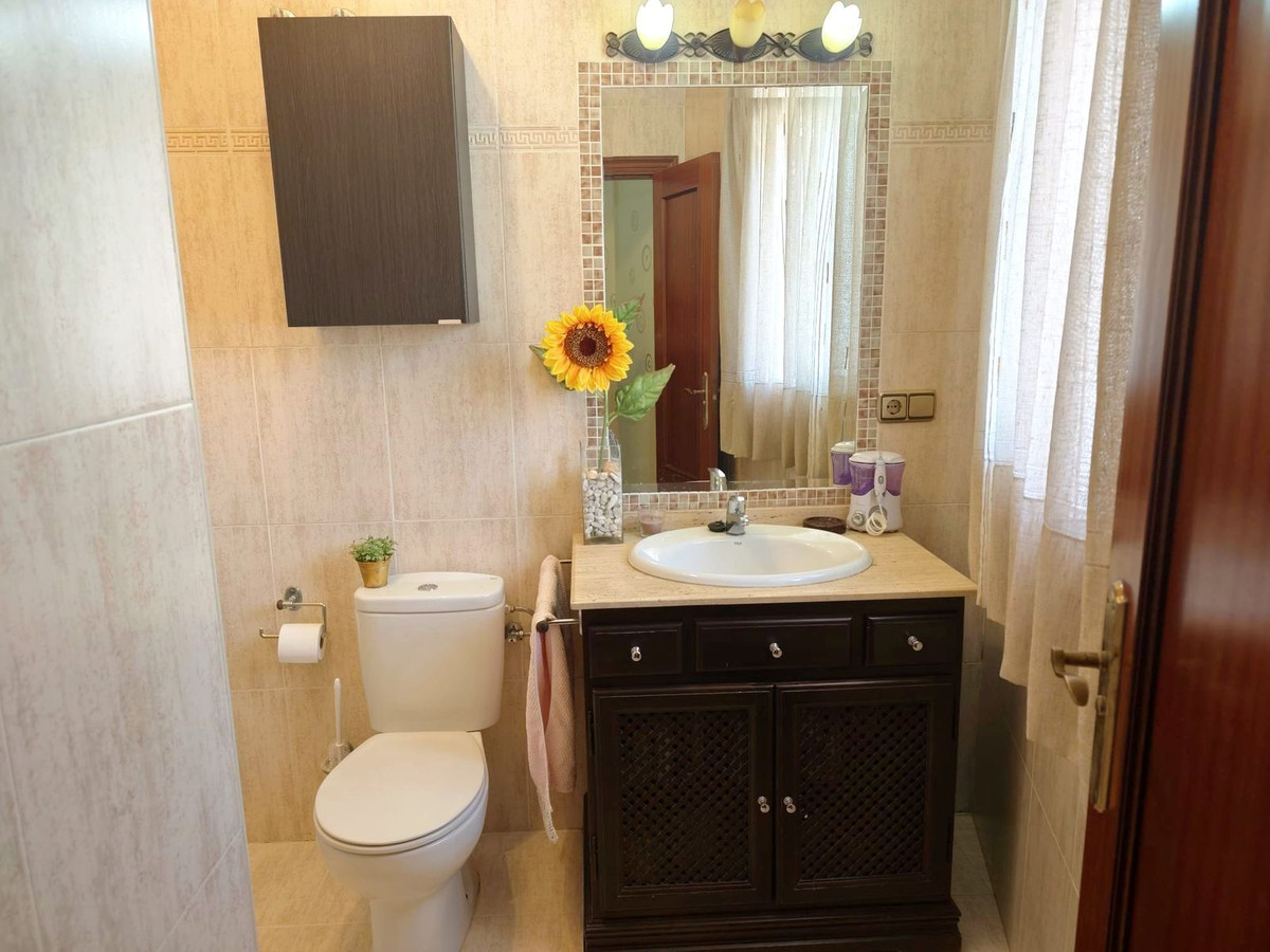 4 Bed Apartment for sale in Estepona Costa Del Sol, Málaga, Spain