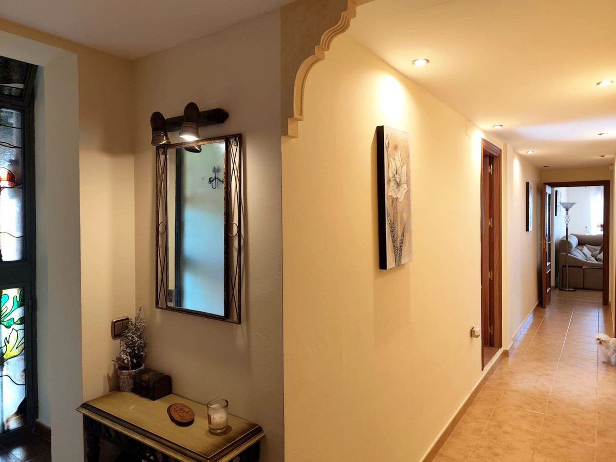 4 Bed Apartment for sale in Estepona Costa Del Sol, Málaga, Spain