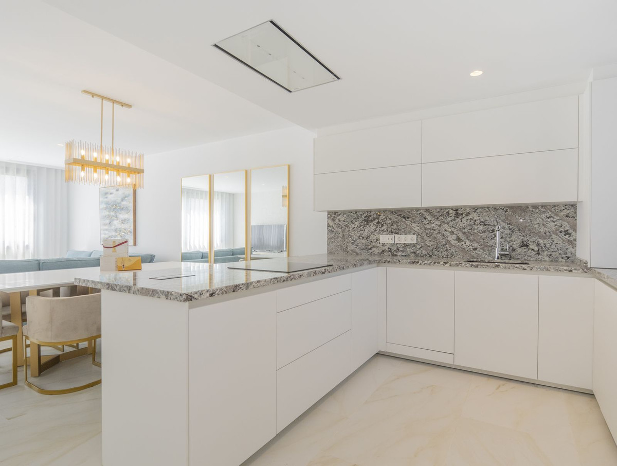 4 Bed Townhouse for sale in Nueva Andalucía Costa Del Sol, Málaga, Spain