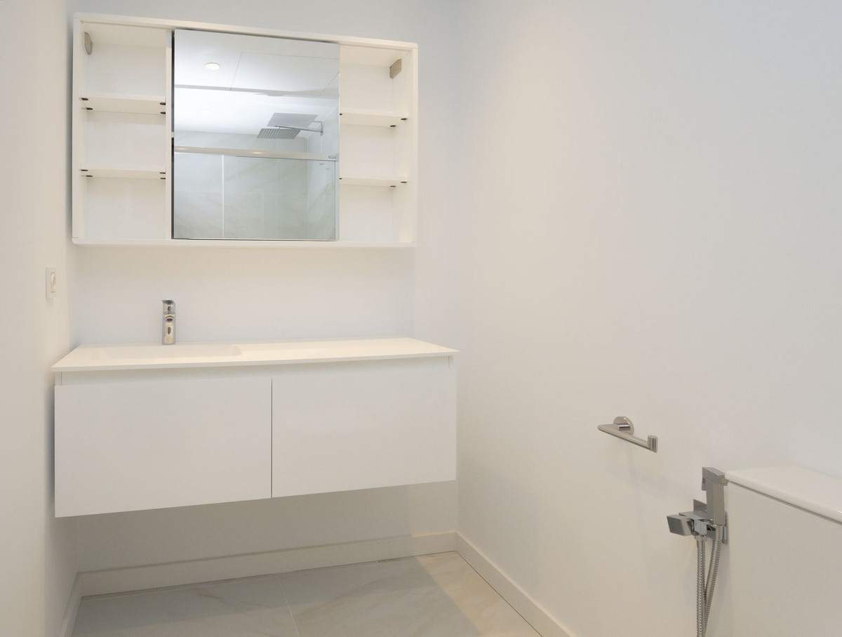4 Bed Townhouse for sale in Nueva Andalucía Costa Del Sol, Málaga, Spain