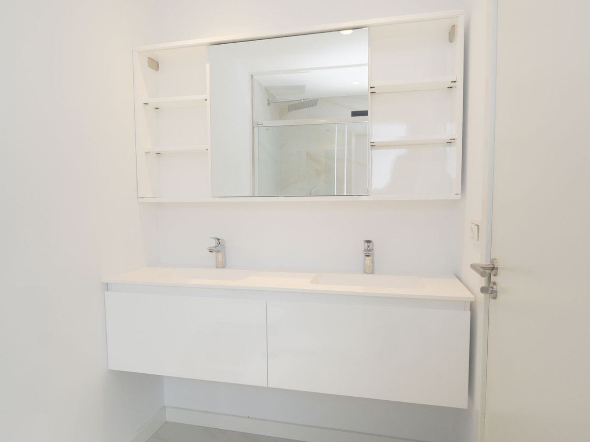 4 Bed Townhouse for sale in Nueva Andalucía Costa Del Sol, Málaga, Spain