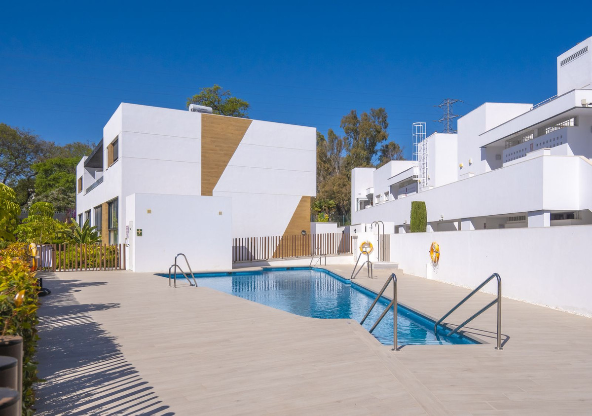 4 Bed Townhouse for sale in Nueva Andalucía Costa Del Sol, Málaga, Spain
