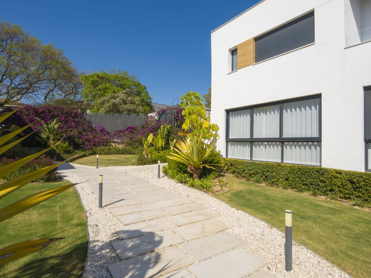 4 Bed Townhouse for sale in Nueva Andalucía Costa Del Sol, Málaga, Spain