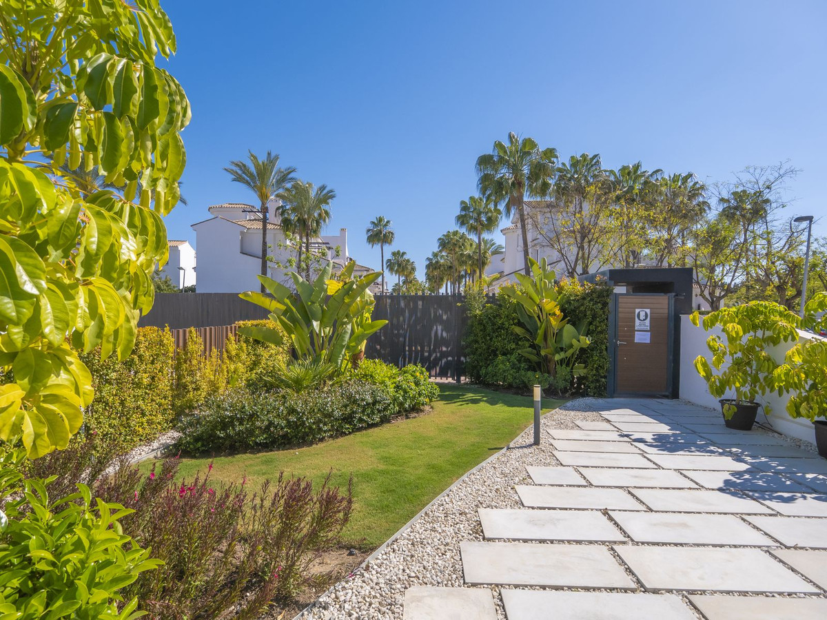 4 Bed Townhouse for sale in Nueva Andalucía Costa Del Sol, Málaga, Spain