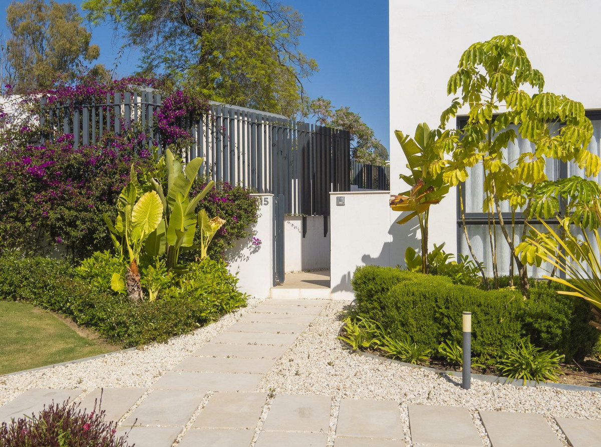4 Bed Townhouse for sale in Nueva Andalucía Costa Del Sol, Málaga, Spain