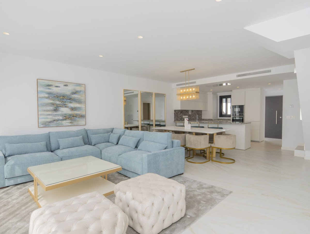 4 Bed Townhouse for sale in Nueva Andalucía Costa Del Sol, Málaga, Spain