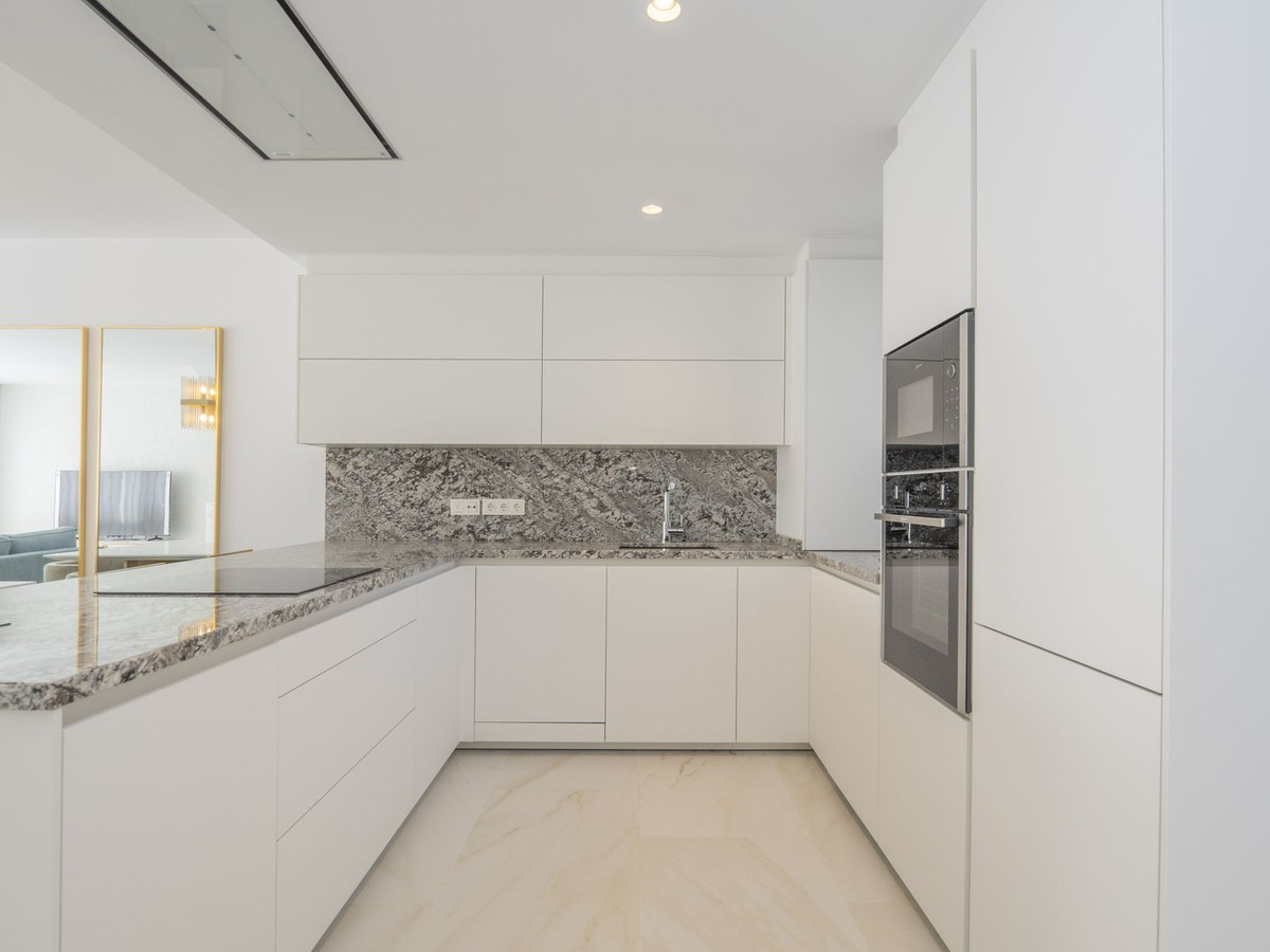 4 Bed Townhouse for sale in Nueva Andalucía Costa Del Sol, Málaga, Spain