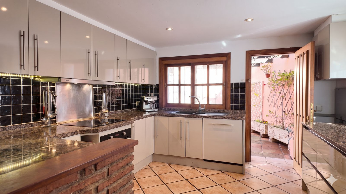 3 Bed Townhouse for sale in Estepona Costa Del Sol, Málaga, Spain