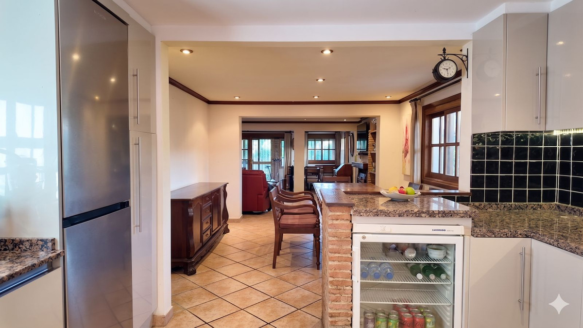 3 Bed Townhouse for sale in Estepona Costa Del Sol, Málaga, Spain