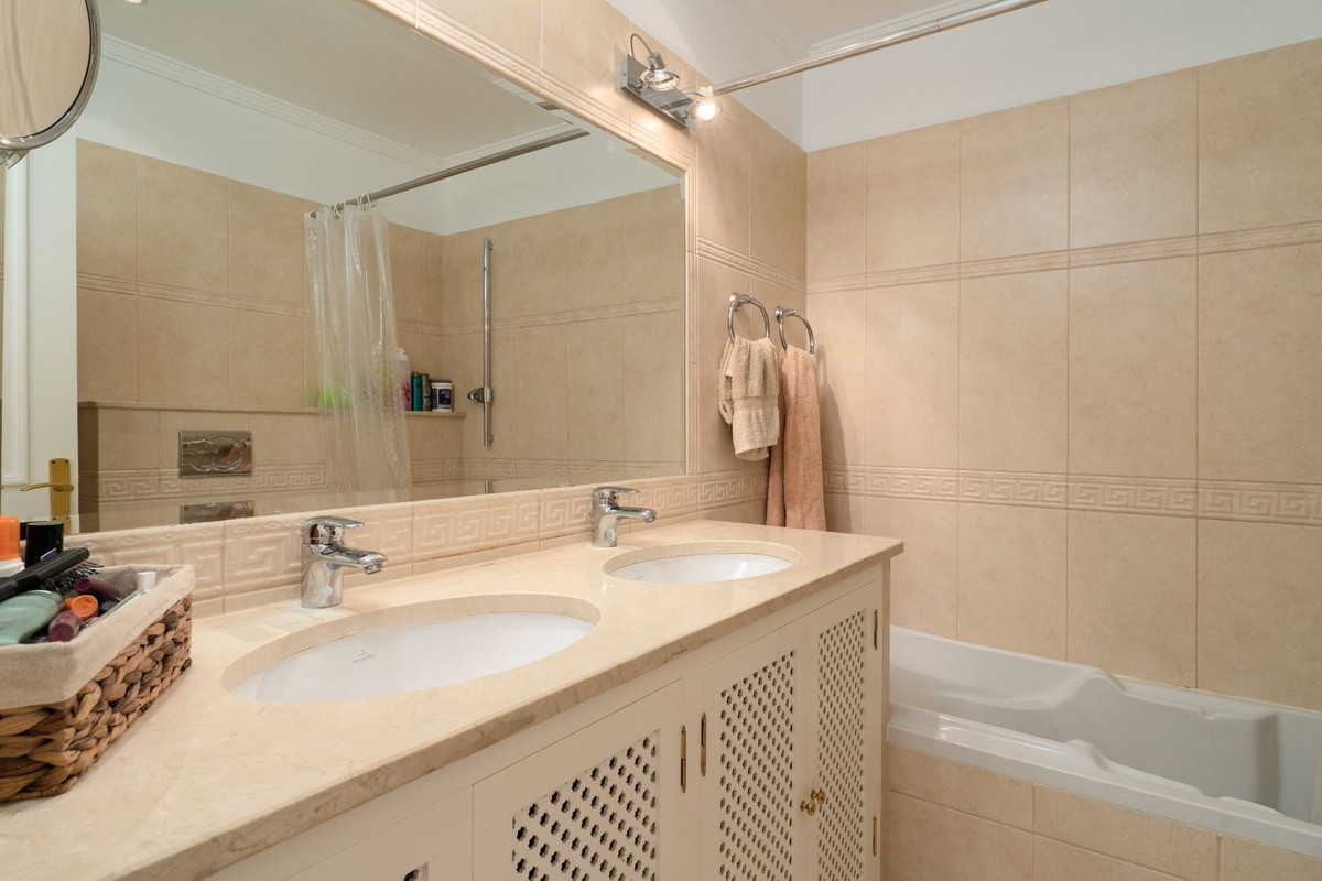 Se vende Pareada de 2 dormitorios en Costa Del Sol, Málaga, España