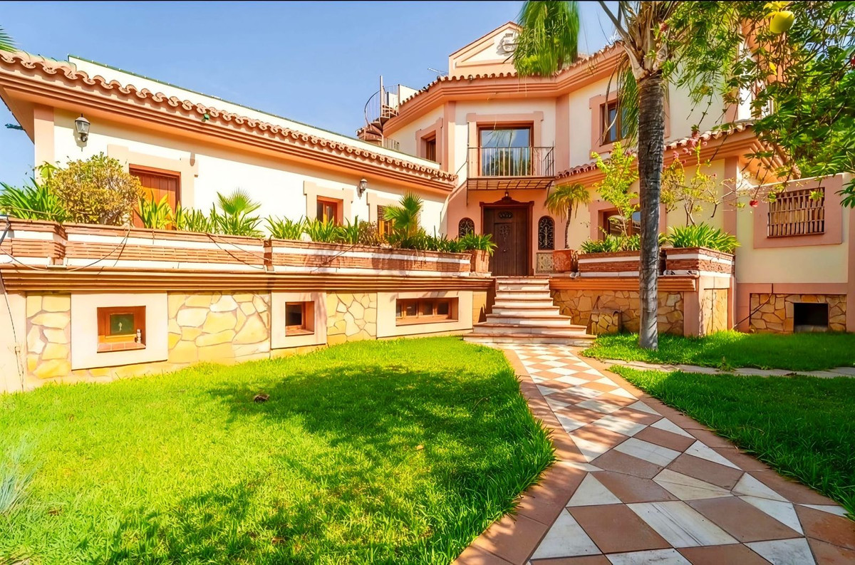 5 Bed Townhouse for sale in Estepona Costa Del Sol, Málaga, Spain