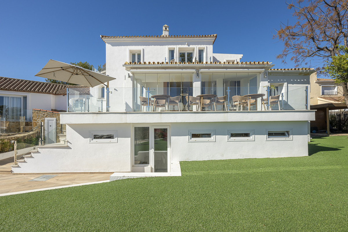 Se vende Villa - Chalet de 6 dormitorios en Costa Del Sol, Málaga, España