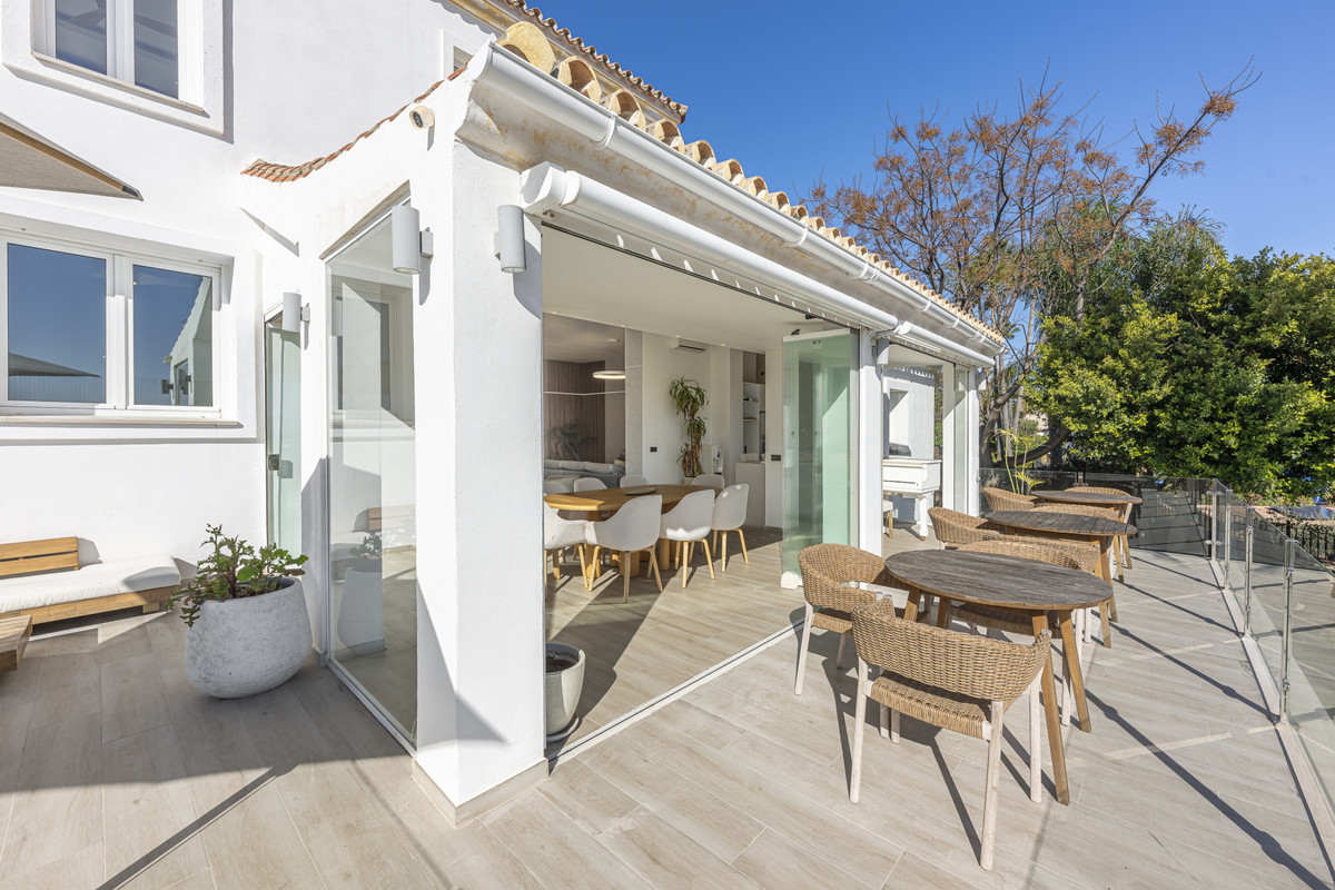Se vende Villa - Chalet de 6 dormitorios en Costa Del Sol, Málaga, España