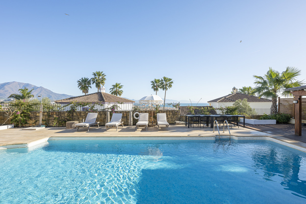 Se vende Villa - Chalet de 6 dormitorios en Costa Del Sol, Málaga, España
