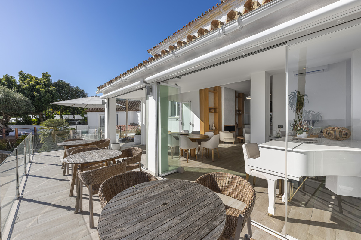 Se vende Villa - Chalet de 6 dormitorios en Costa Del Sol, Málaga, España