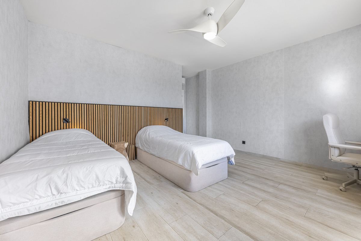 Se vende Villa - Chalet de 6 dormitorios en Costa Del Sol, Málaga, España